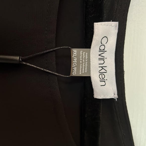 Calvin Klein shirt with tags on - Picture 2 of 3